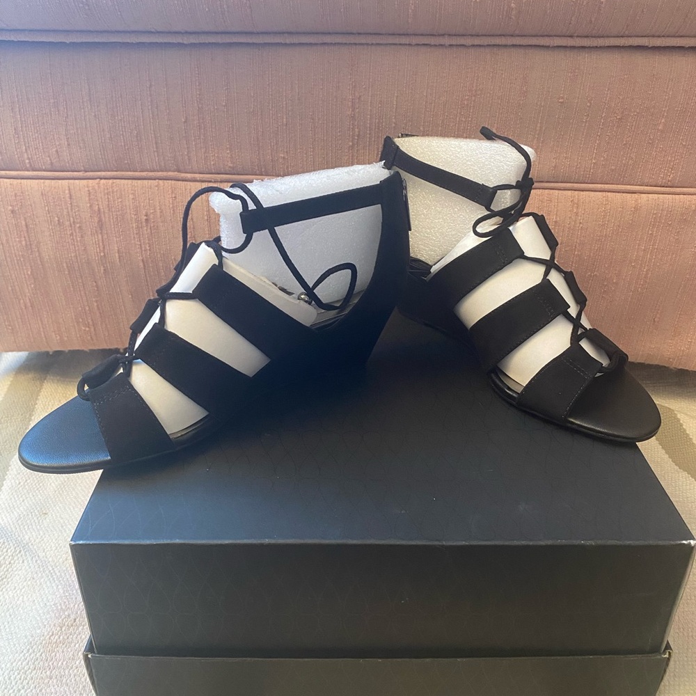 Bandolino Wedge Sandal (NWOT) - Picture 5 of 12